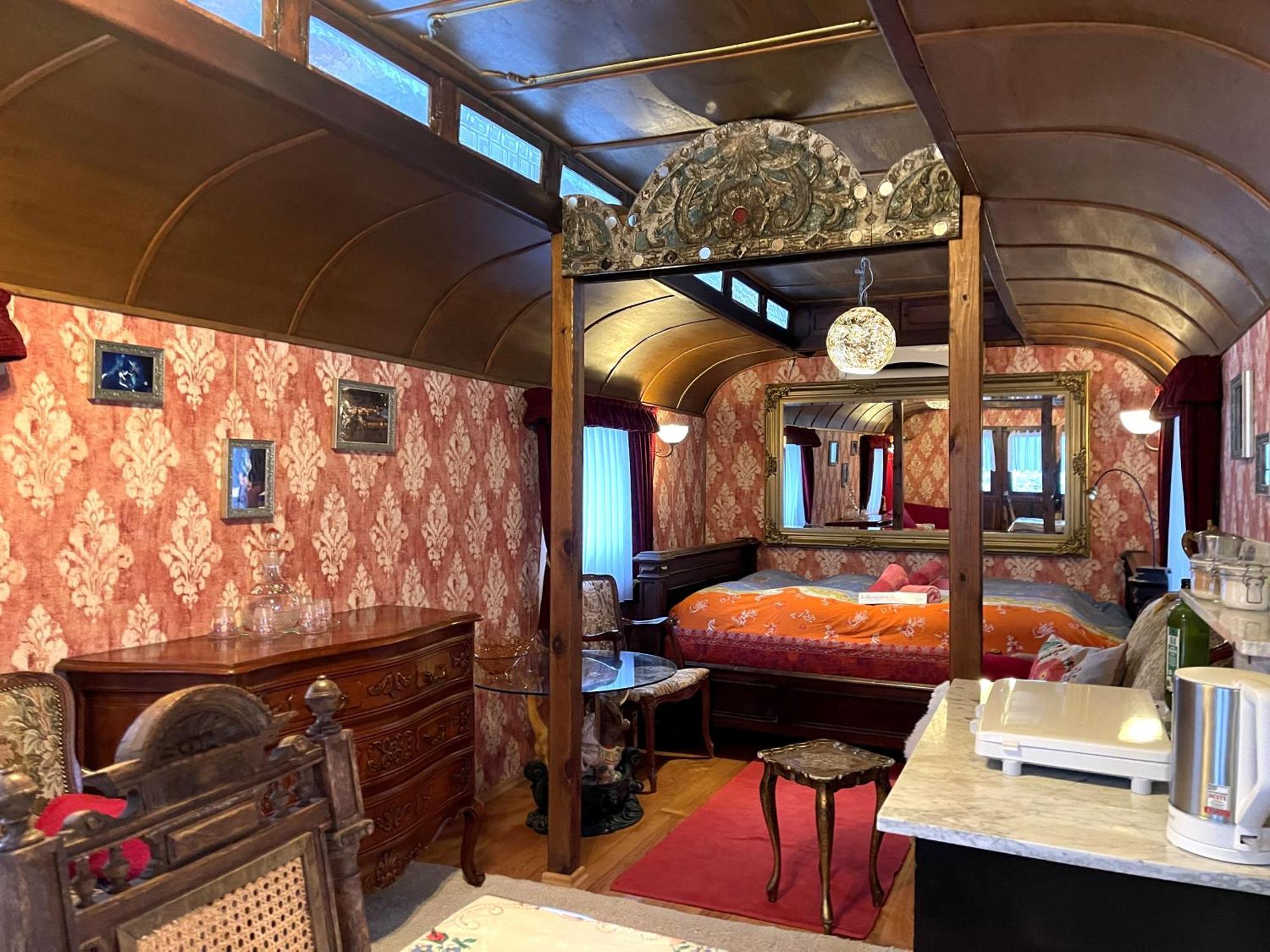 Historischer Zirkuswagen Mit Terrasse Und Blick Ins Gruene Witzenhausen Exterior photo
